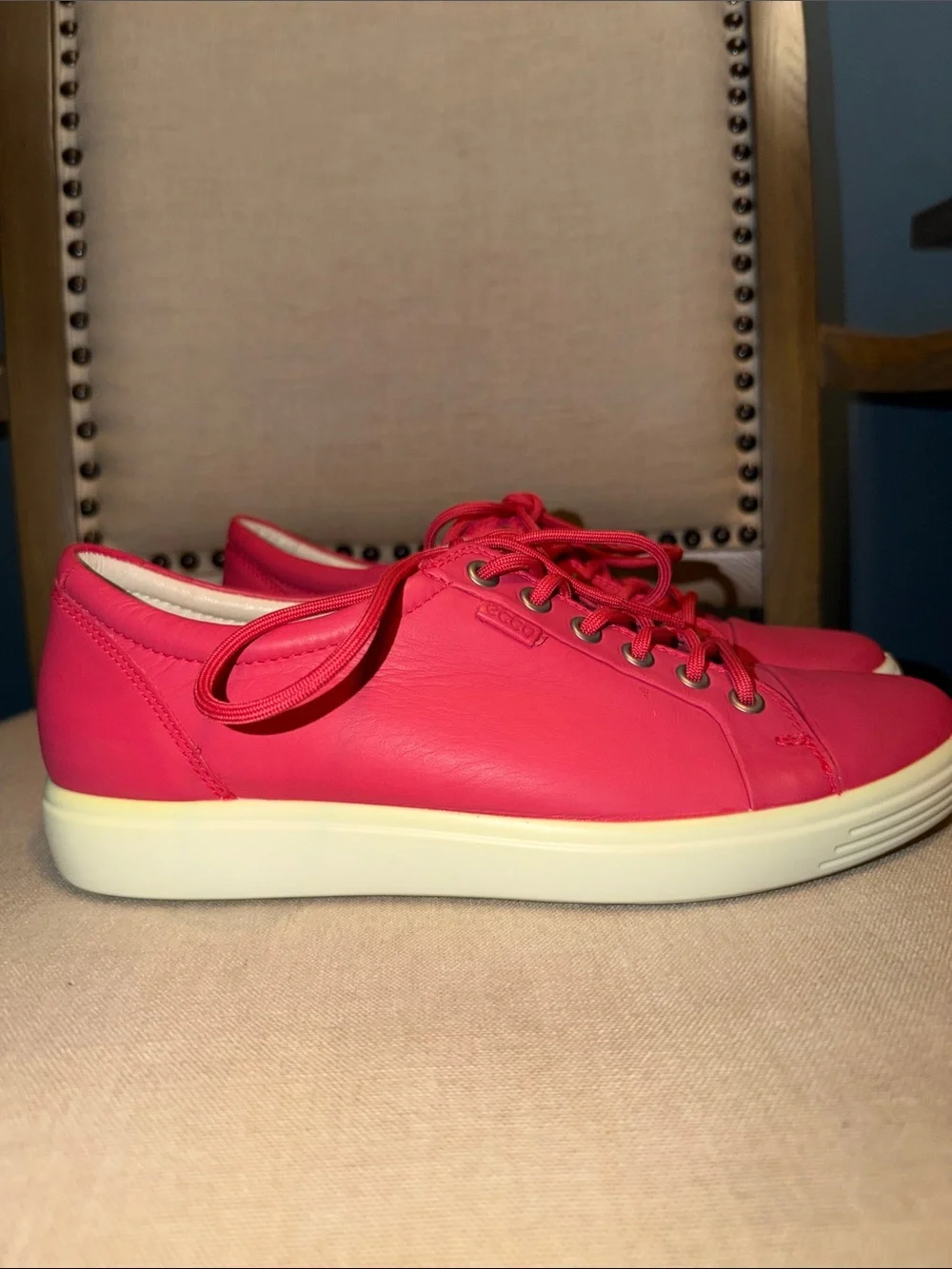 Ecco Women’s Coral Pink Leather Lace-Up Sneakers, Size 9 extra width